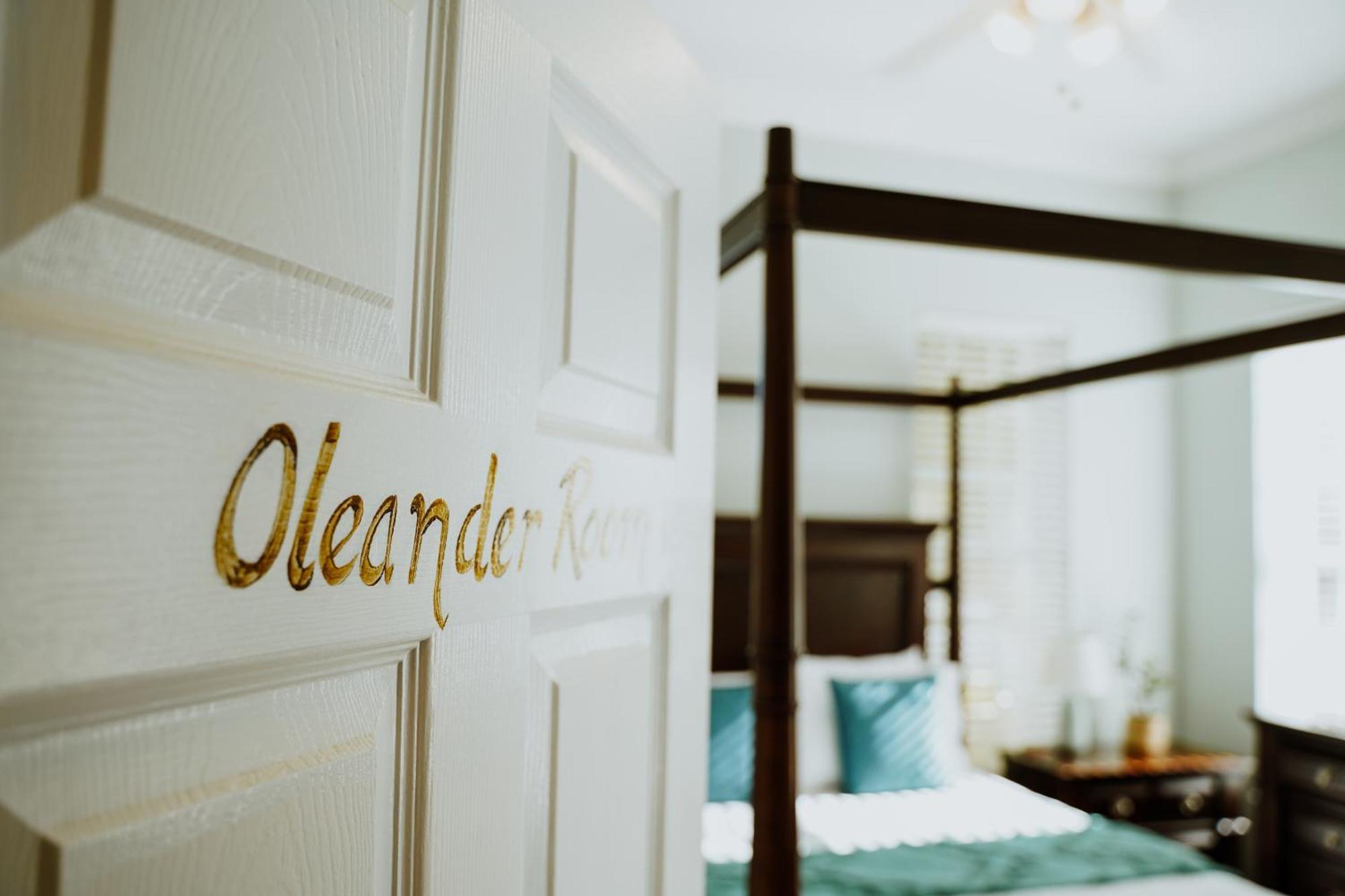 Shangri-La Boutique Bed & Breakfast West Bay Zewnętrze zdjęcie