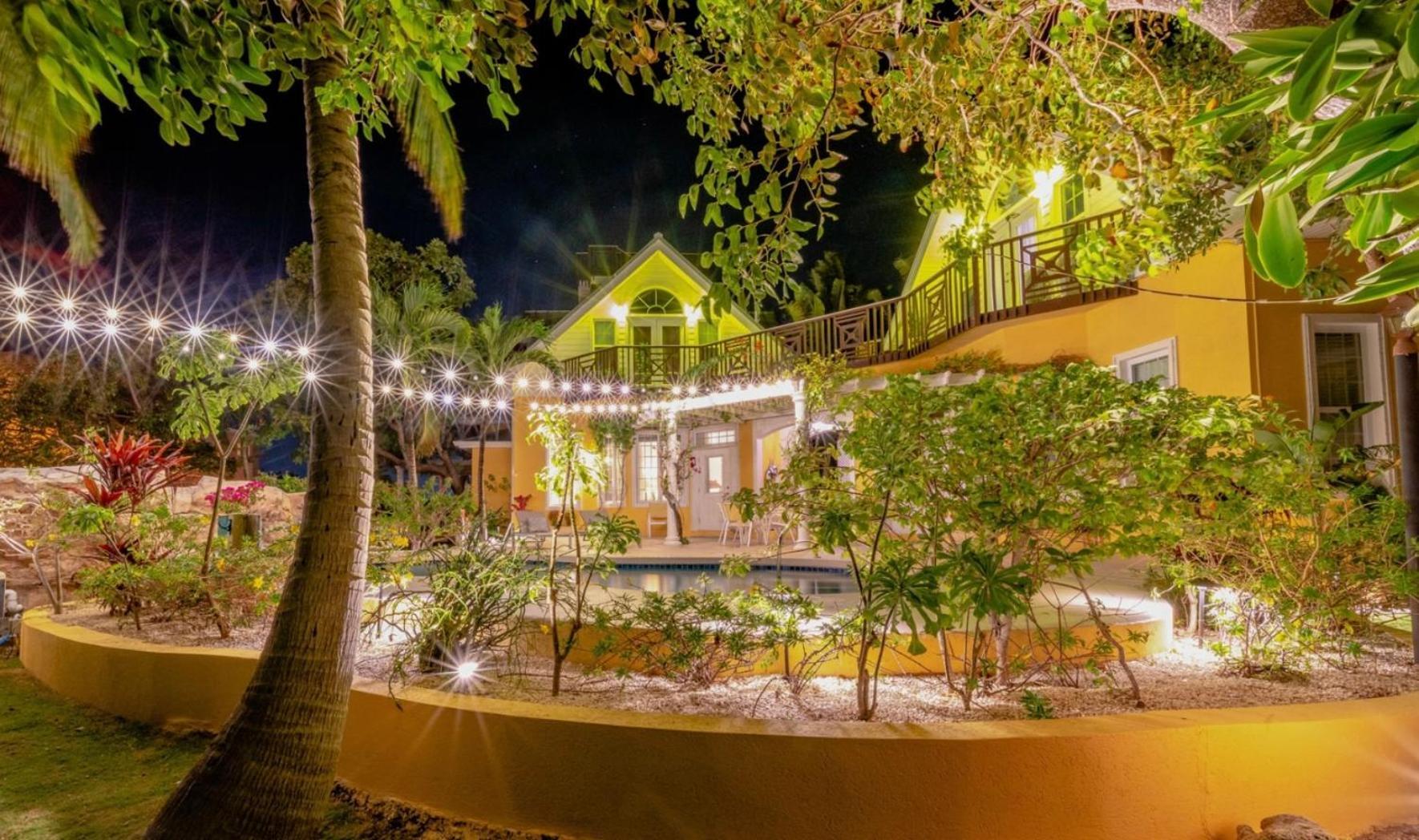 Shangri-La Boutique Bed & Breakfast West Bay Zewnętrze zdjęcie