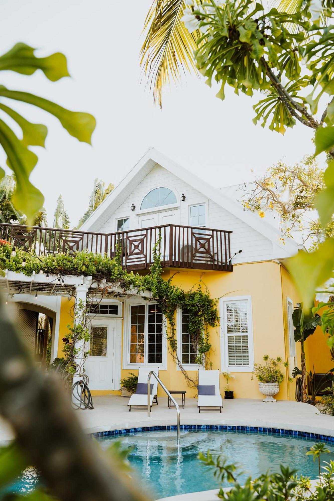 Shangri-La Boutique Bed & Breakfast West Bay Zewnętrze zdjęcie