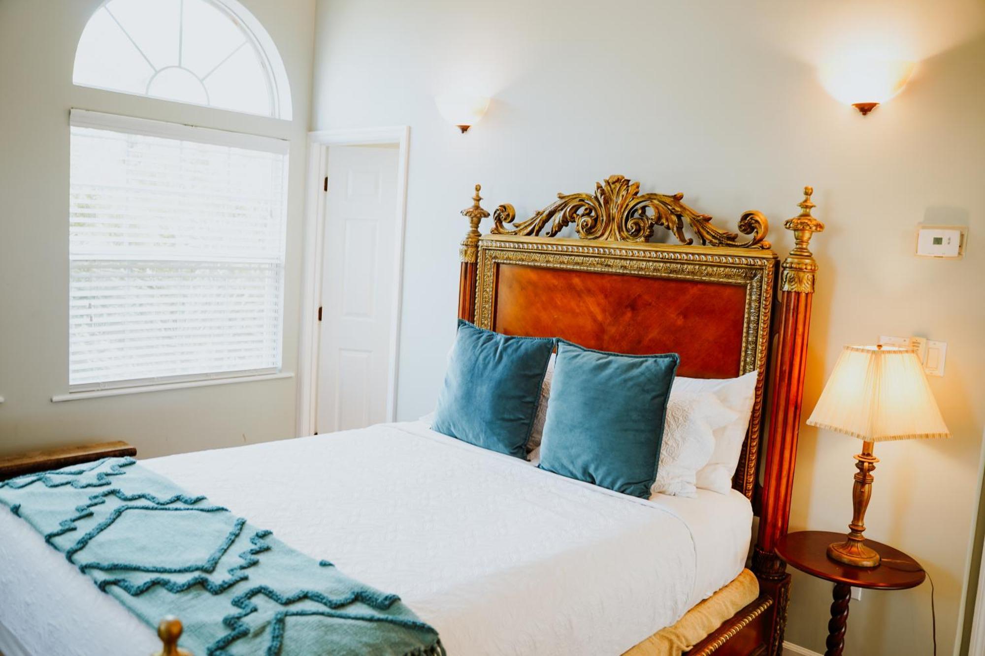 Shangri-La Boutique Bed & Breakfast West Bay Pokój zdjęcie