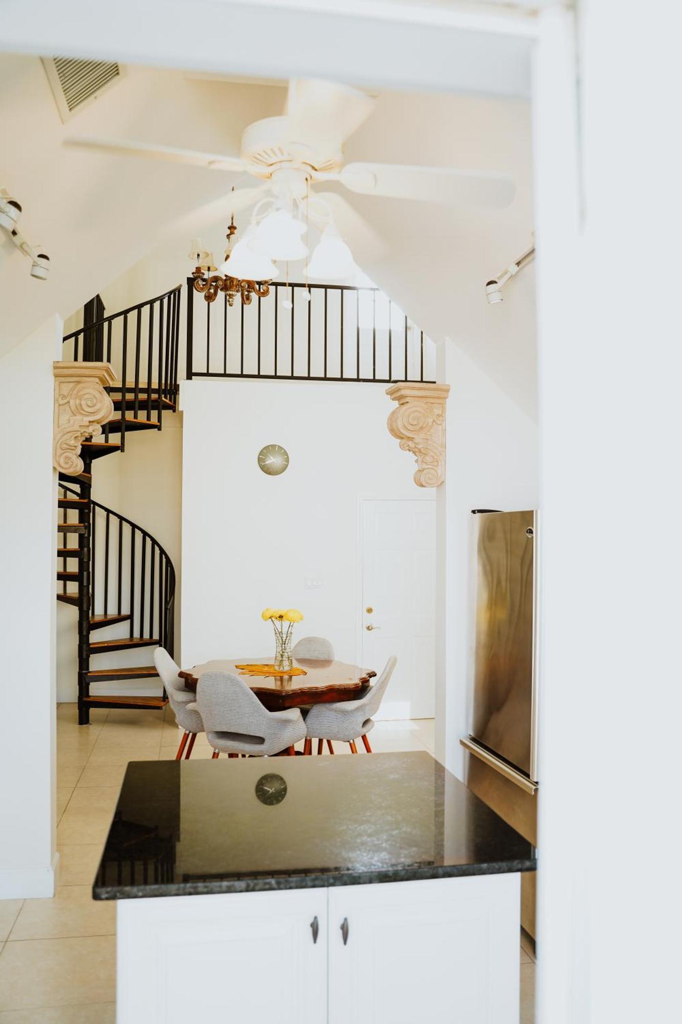 Shangri-La Boutique Bed & Breakfast West Bay Pokój zdjęcie