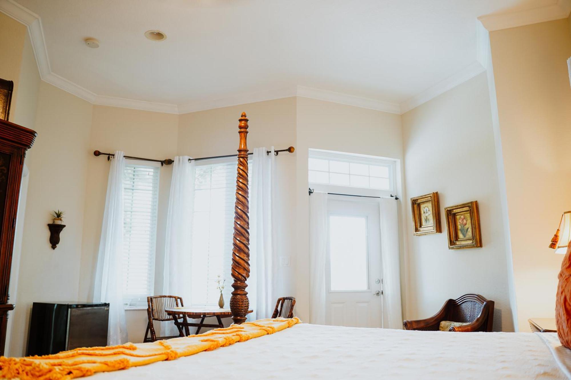 Shangri-La Boutique Bed & Breakfast West Bay Pokój zdjęcie