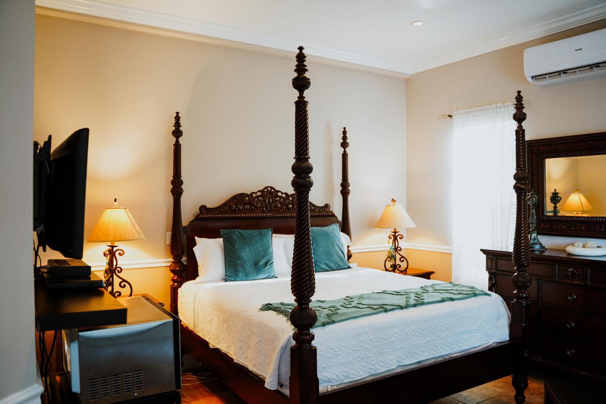 Shangri-La Boutique Bed & Breakfast West Bay Pokój zdjęcie